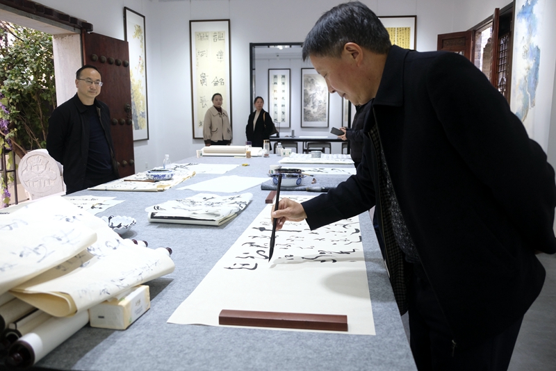 房縣政協(xié)書畫院正式對外開放 展覽展示服務助力文化惠民